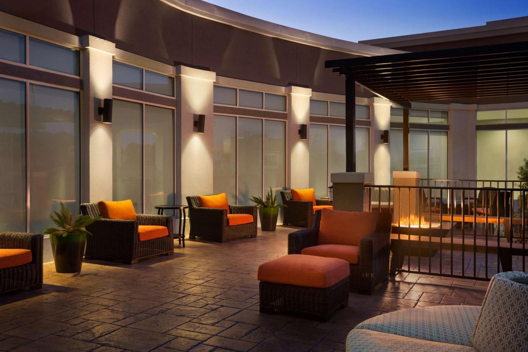 Hilton Garden Inn Houston-Baytown Bagian luar foto