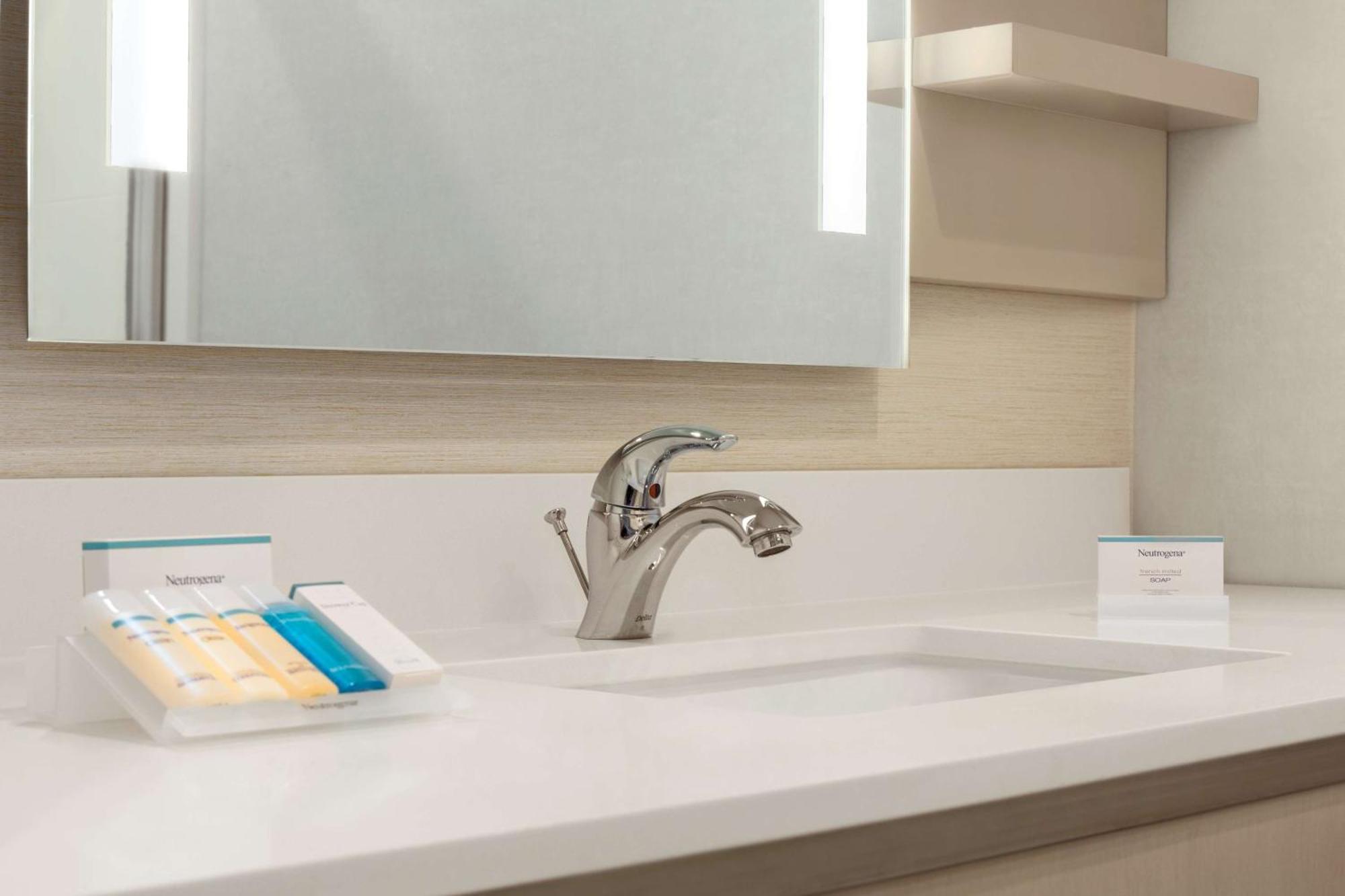 Hilton Garden Inn Houston-Baytown Bagian luar foto