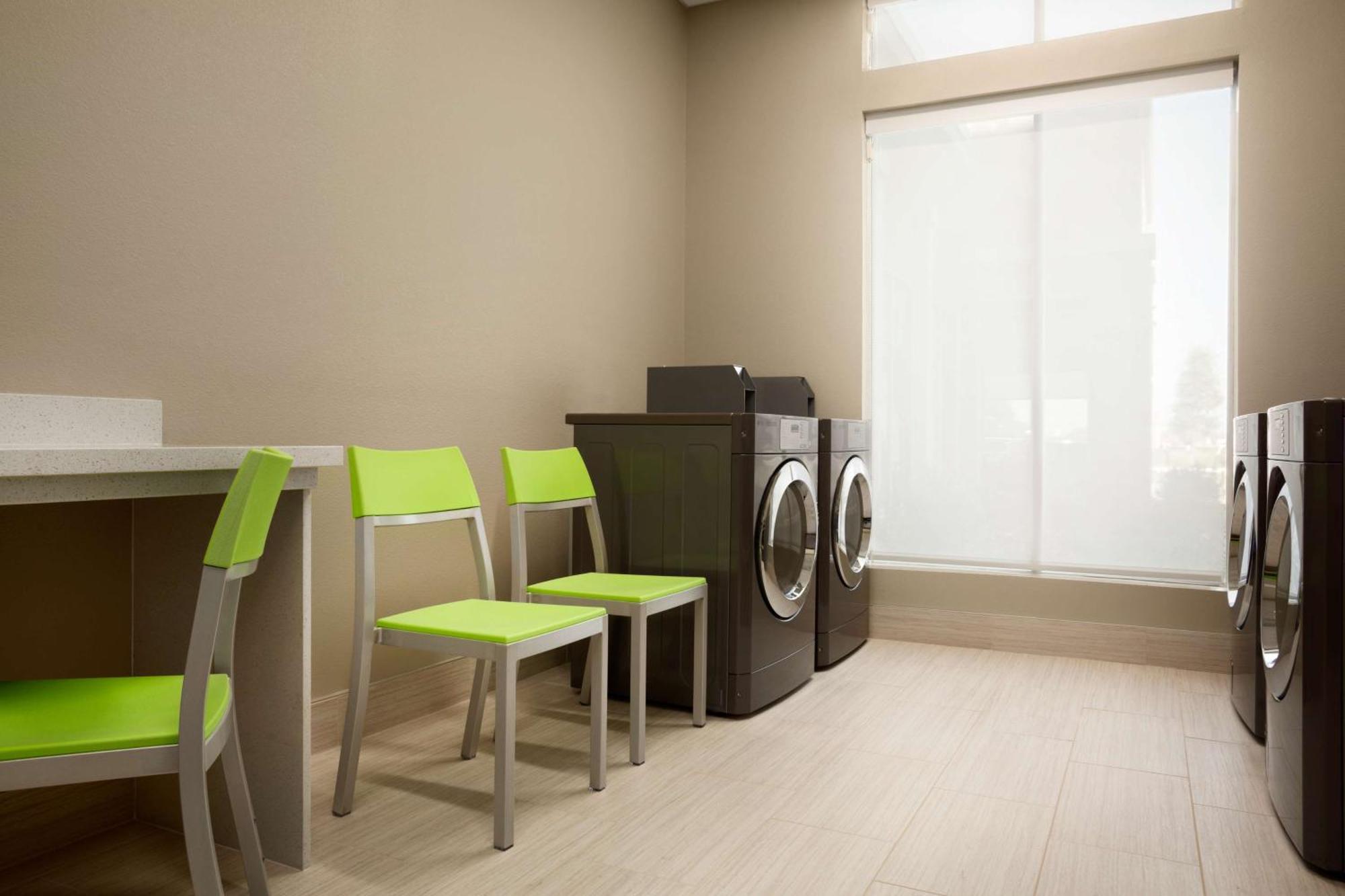 Hilton Garden Inn Houston-Baytown Bagian luar foto