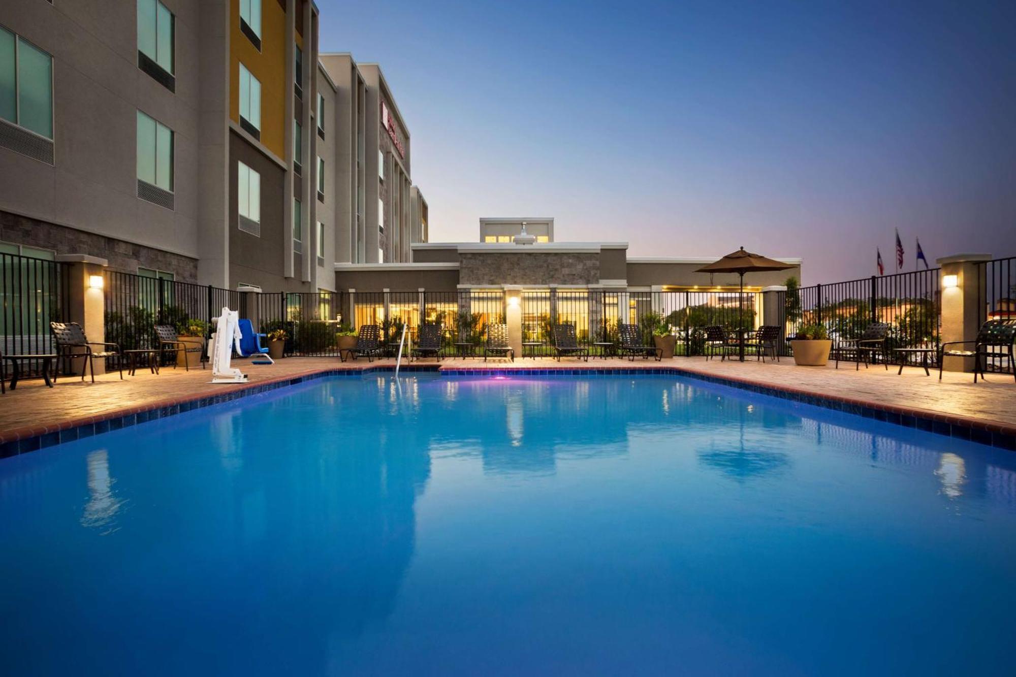 Hilton Garden Inn Houston-Baytown Bagian luar foto